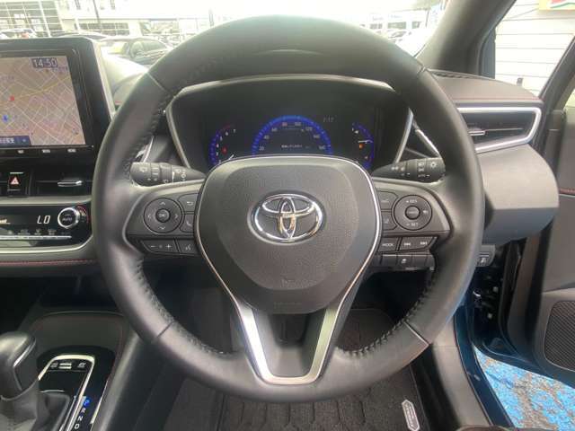 スッキリとした運転席周りで運転のしやすい1台です