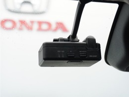 ◆ドライブレコーダー◆映像・音声などを記録する自動車用の装置です。　もしもの事故の際の記録はもちろん、旅行の際の思い出としてドライブの映像を楽しむことができます。