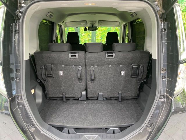 普段のお買い物や通勤、送迎等に十分な荷室スペースを確保しております。セカンドシートを倒すと、大きな荷物の積載も可能です♪
