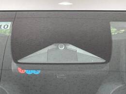 【ホンダセンシング】走行中に前方の車両等を認識し、衝突しそうな時は警報とブレーキで衝突回避と被害軽減をアシスト。より安全にドライブをお楽しみいただけます。