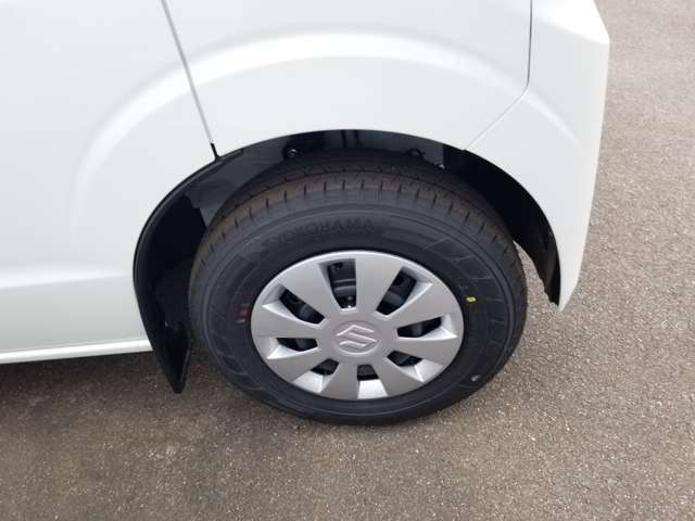 ☆お車についた傷やヘコミ、事故の修理もハヤシにお任せください。自社鈑金工場で修理ができますの安心です☆
