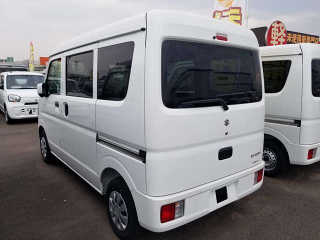 ☆お車についた傷やヘコミ、事故の修理もハヤシにお任せください。自社鈑金工場で修理ができますの安心です☆