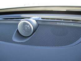 【Bowers　＆　Wilkinsオーディオシステム】可能な限りリアルで臨場感溢れるサウンドを実現するために生み出され、車内のどこに座っていても、驚くほどにクリアでリアルな音楽を楽しむことができます。