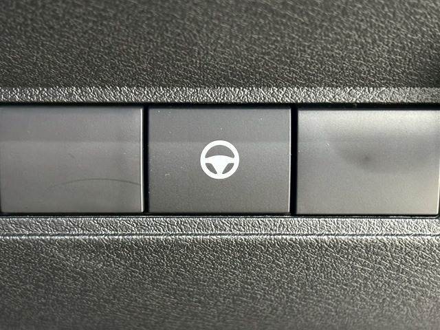 【プロパイロット】運転支援システムが搭載されております。全車速域追従式クルーズコントロールやレーンキープで長距離運転をアシスト。