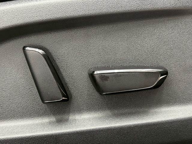 【電動リクライニング】は細やかな調整ができ、体格を問わずベストポジションがとれ長距離ドライブも快適です。