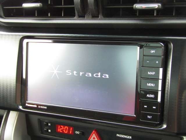 ストラーダナビ・フルセグ　バックカメラ　DVD再生・音楽サーバー付！