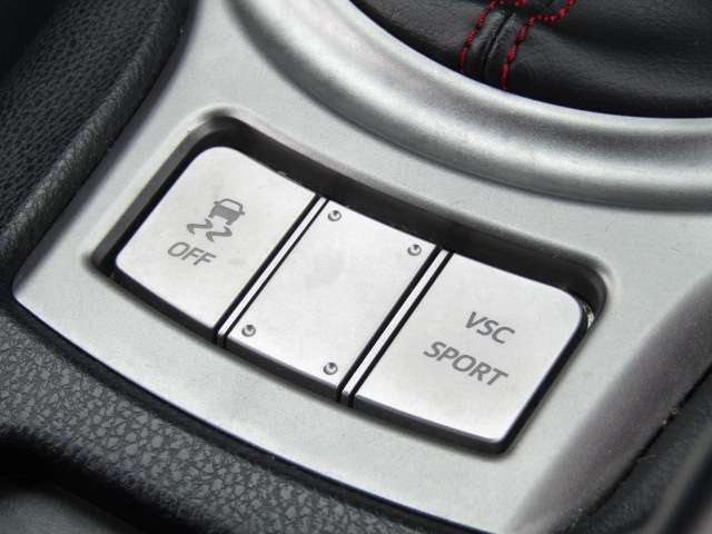 【車両画像撮影サービス】もう少し詳細な車両画像がほしい！ここが気になる！何枚でも写真をとって画像をお送りいたします！LINEでのお問合せもOK。お気軽に当社スタッフにご用命ください。