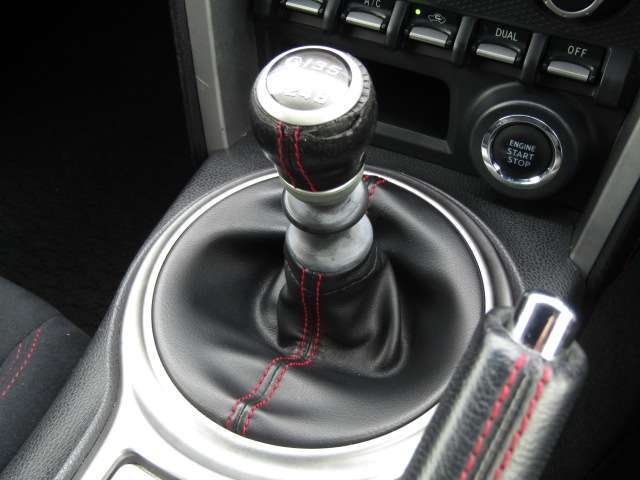 走りの6速マニュアル！軽快な走りが楽しめますね！！