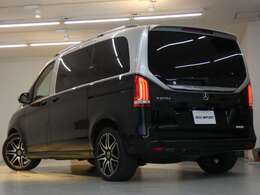 安心の右ハンドル＆正規ディーラー車！！　人気のオブシディアンブラック！！　後期9速AT搭載！！　事故歴ありません　Vクラス特有の使用感はとても少なく便利な7人乗り！！