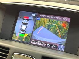 【アラウンドビューモニター】専用のカメラにより、上から見下ろしたような視点で360度クルマの周囲を確認することができます☆死角部分も確認しやすく、狭い場所での切り返しや駐車もスムーズに行えます。