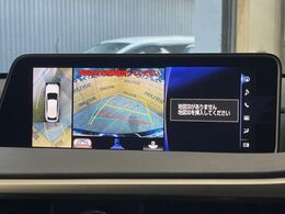 【パノラミックビューモニター】専用のカメラにより、上から見下ろしたような視点で360度クルマの周囲を確認することができます☆死角部分も確認しやすく、狭い場所での切り返しや駐車もスムーズに行えます。