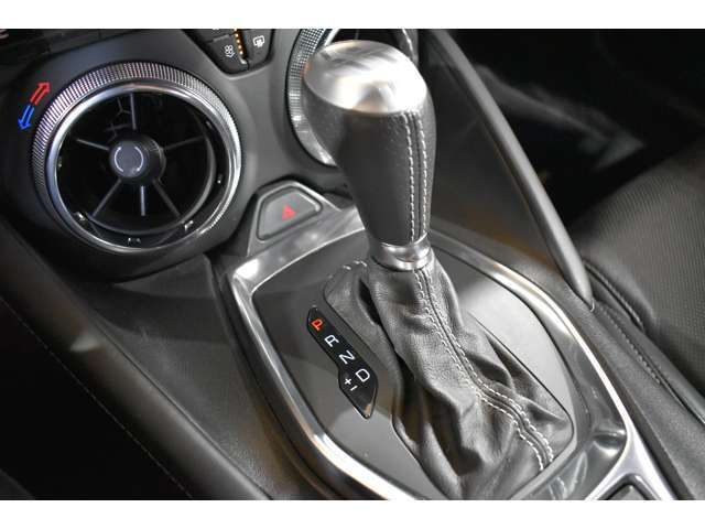 お車の詳細ご質問、点検整備記録簿の内容、お見積りなどお気軽に当店スタッフまでお申し付けくださいませ。Web、お電話からのお問い合わせをお待ち申し上げます。