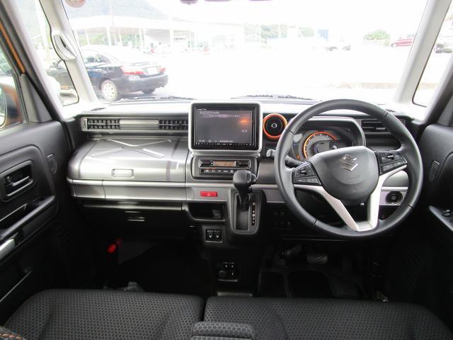 フロントガラスが大きく、死角も少ない設計なので運転しやすいですよ