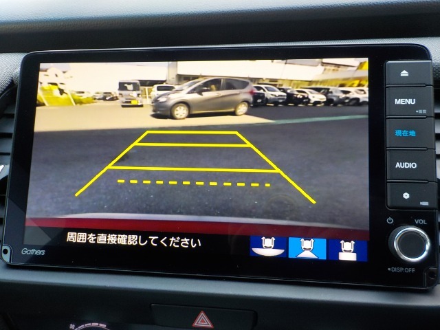 画質もキレイなバックカメラ、車庫入れが苦手な方も運転が好きになるはず。
