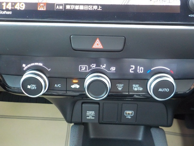 オートエアコンがついてますので、簡単ワンプッシュで快適に過ごせます。