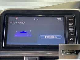 ナビ画面連動のETC付きです。高速道路料金所での小銭の出し入れや雨天時における窓の開け閉めなどの煩わしさが解消できます。料金所の通過もスムーズで快適ですよ。