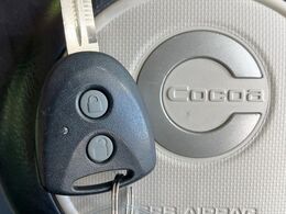 【キーレス】少し離れた場所からでもボタン一つでドアの開錠・施錠ができるのでとっても便利！ドアの鍵穴周りに傷をつけることもありません♪