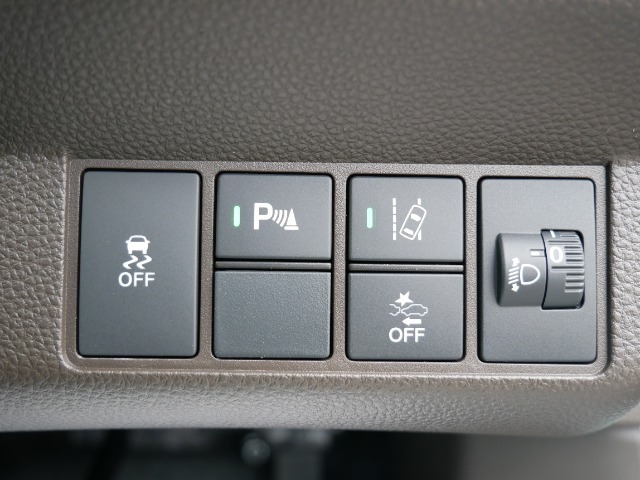 急カーブしたときの車の横滑りを防止してくれたり、障害物を検知すると音で教えてくれたり、普段運転していて安心できる装備も充実しています！