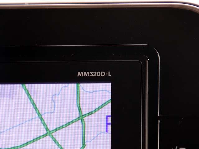 日産純正ナビゲーション9インチの大画面MM320D-Lが付いています。