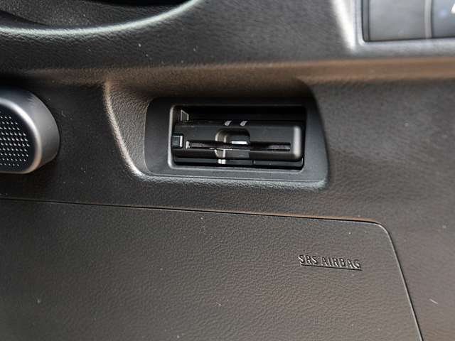 ビルトインETCが付いています。高速道路をスムーズに通れますし、割引も有ったりします。