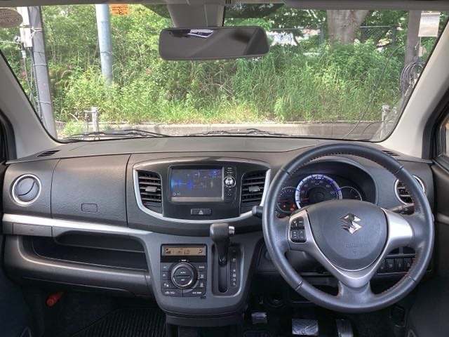 フロントガラスが大きく、ワイドな視界で運転もしやすくなるように、設計されています。