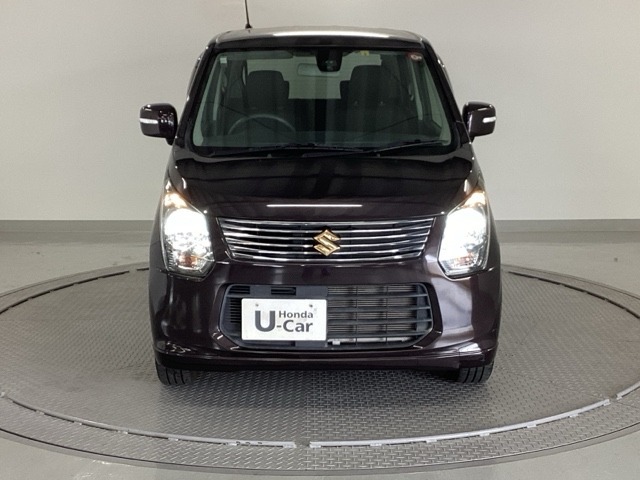 ディスチャージヘッドライト【HID】を装備していますのでとても明るく、夜間の走行や雨の日も安全・安心です。