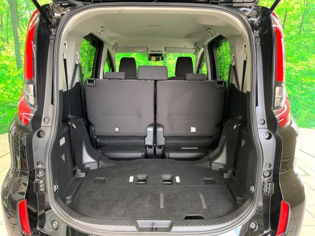 積み下ろしのしやすいデッキにはたっぷりと荷物を積み込んでいただけます。遊びから仕事まで、様々なシーンで頼れます♪