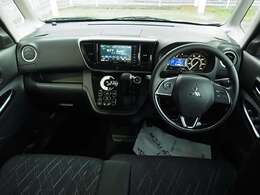 ブラック基調のスポーティなインテリア