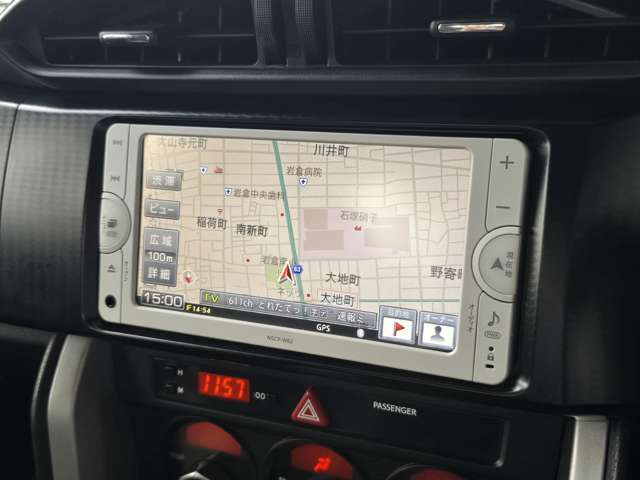 カーナビゲーション付きです！今はスマホのMAPアプリなどもあるけど、なんだかんだ言って今のカーナビは多機能で便利♪