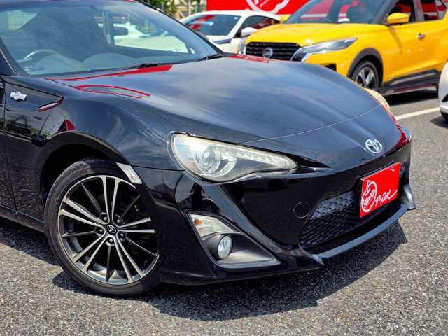自動車整備士2名在中！店舗内に認証整備工場を併設していますので、ベテラン整備士がスピーディかつ的確に車両の状態を把握し、しっかりと整備を行ってからお客様の元へお届けいたします＾＾