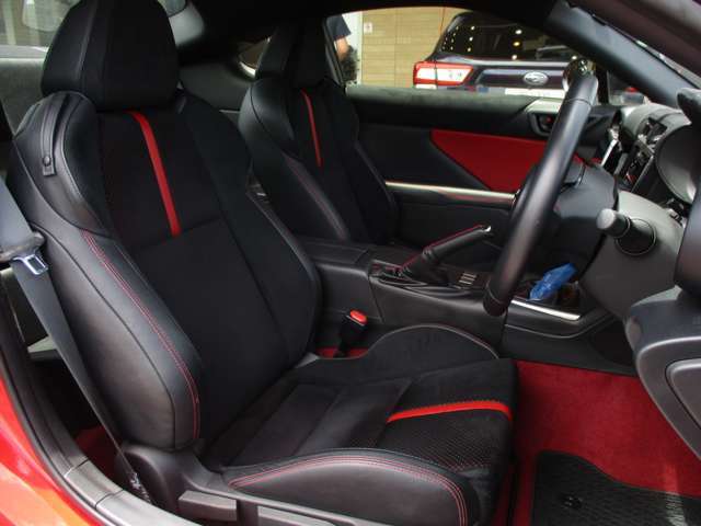 6MT・社外9型SDナビ・フルセグ・Bカメラ・Bluetooth・ETC・社外マフラー（純正有）・ハーフレザーシート・シートヒーター・360°ドラレコ・純正18AW・革巻きH・BSD・RCTA