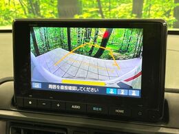 【バックカメラ】駐車時に後方がリアルタイム映像で確認できます。大型商業施設や立体駐車場での駐車時や、夜間のバック時に大活躍！運転スキルに関わらず、今や必須となった装備のひとつです！