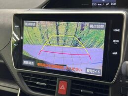 【バックカメラ】駐車時に後方がリアルタイム映像で確認できます。大型商業施設や立体駐車場での駐車時や、夜間のバック時に大活躍！運転スキルに関わらず、今や必須となった装備のひとつです！