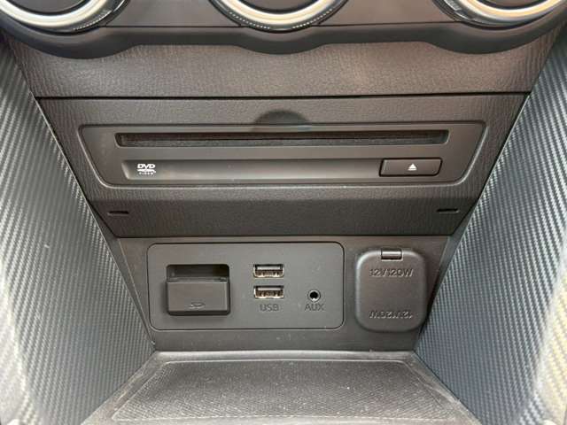 USBポート/12V120W