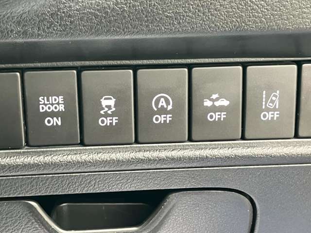 アイドリングストップオフなどの各スイッチ☆アイドリングストップ中のエアコンは冷風から送風に切り替わりますが、暑い日にはずっと涼しくしておきたいですよね？そんな時はオフにしてドライブを楽しみましょう！