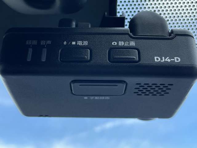 【ドライブレコーダー】映像・音声などの運転中の記録を残します。事故などを起こした起こされた時の証拠になりえますので、もしも時でも安心ですね。