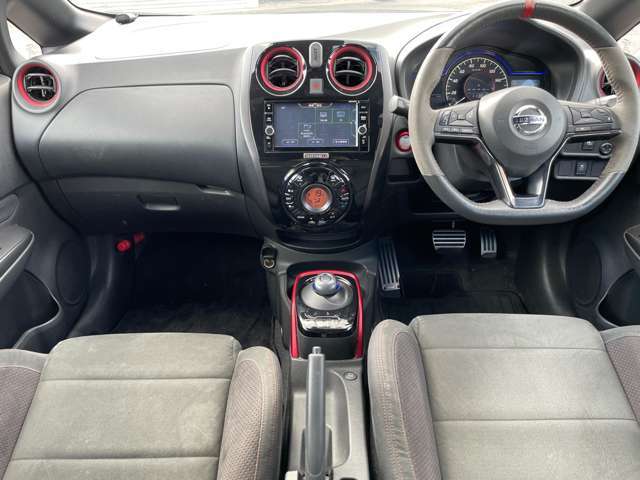 【インパネ全体】全方位で視界が広く、高い目線で運転もしやすいです！