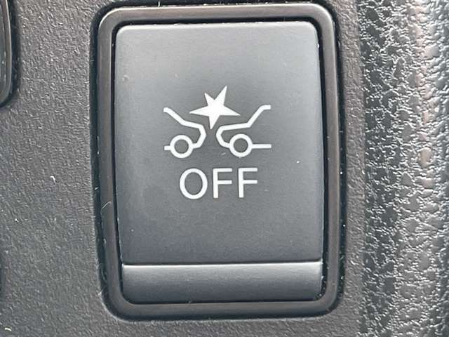 【エマージェンシーブレーキ】前方の車両や歩行者を検知し、衝突による事故回避をサポートします！機能には限界があるためご注意ください。