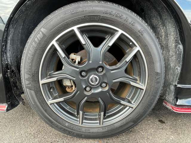 【タイヤ・ホイール】足回りもかっこよく決まってます！社外のアルミやスタッドレスタイヤも取り扱いございます！！ドレスアップもカスタマイズもお任せください！！