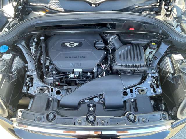 【エンジンルーム】非常に綺麗な状態です。エンジンの調子も良好です。ご納車前にはオイル類の交換はしっかりさせていただきます。