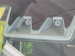 【スマートアシスト】走行中に前方の車両等を認識し、衝突しそうな時は警報とブレーキで衝突回避と被害軽減をアシスト。より安全にドライブをお楽しみいただけます。