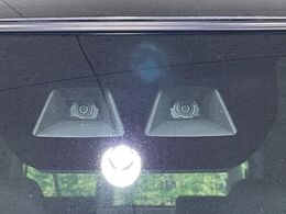 【スマートアシスト】走行中に前方の車両等を認識し、衝突しそうな時は警報とブレーキで衝突回避と被害軽減をアシスト。より安全にドライブをお楽しみいただけます。