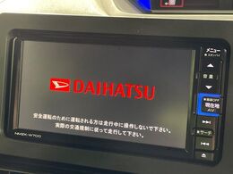 【純正ナビ】人気の純正ナビを装備しております。ナビの使いやすさはもちろん、オーディオ機能も充実！キャンプや旅行はもちろん、通勤や買い物など普段のドライブも楽しくなるはず♪