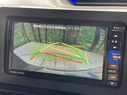 【バックカメラ】駐車時に後方がリアルタイム映像で確認できます。大型商業施設や立体駐車場での駐車時や、夜間のバック時に大活躍！運転スキルに関わらず、今や必須となった装備のひとつです！