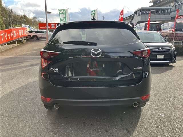整備工場を併設していますので整備や車検もお気軽にどうぞ♪