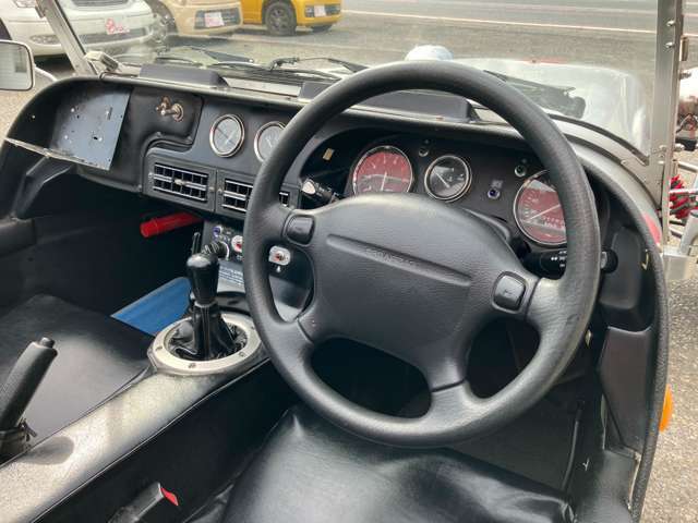 シンプルで操作しやすい運転席まわり♪