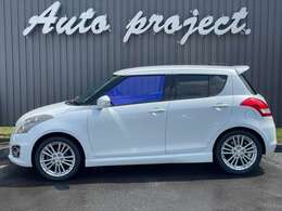 全車、専門スタッフによるポリッシャー施工を行っております。小傷や洗車傷など無く艶のあるボディーです♪