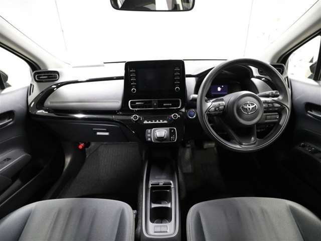 静粛性に優れた快適空間と静かな走りを実現。さらにEVモードではモーターのみでの走行でエンジン音や振動を感じさせない走りが楽しめます。