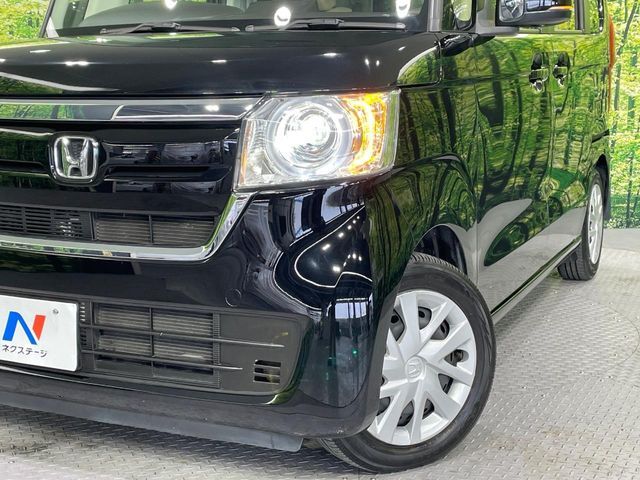 【LEDヘッドライト】悪天候や夜間走行時も良好な視界を確保し安心して運転できる高輝度LEDヘッドライトを装備！点灯速度が早く、消費電力も抑えられています。