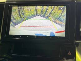【バックカメラ】駐車時に後方がリアルタイム映像で確認できます。大型商業施設や立体駐車場での駐車時や、夜間のバック時に大活躍！運転スキルに関わらず、今や必須となった装備のひとつです！